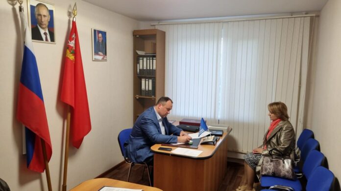 Депутат Совета депутатов провел выездной прием граждан в мкр. Кузнечики