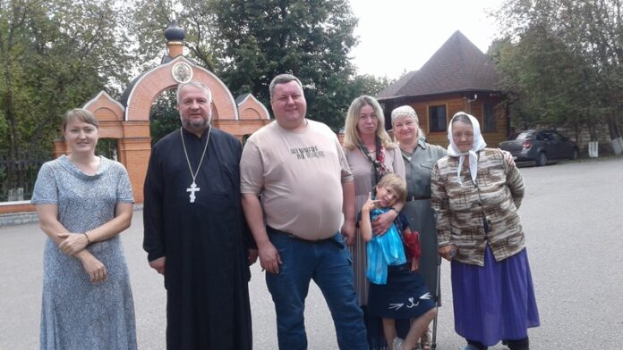 Прихожане Благовещенского храма деревни Матвеевское совершили поездку на источник в Талеж