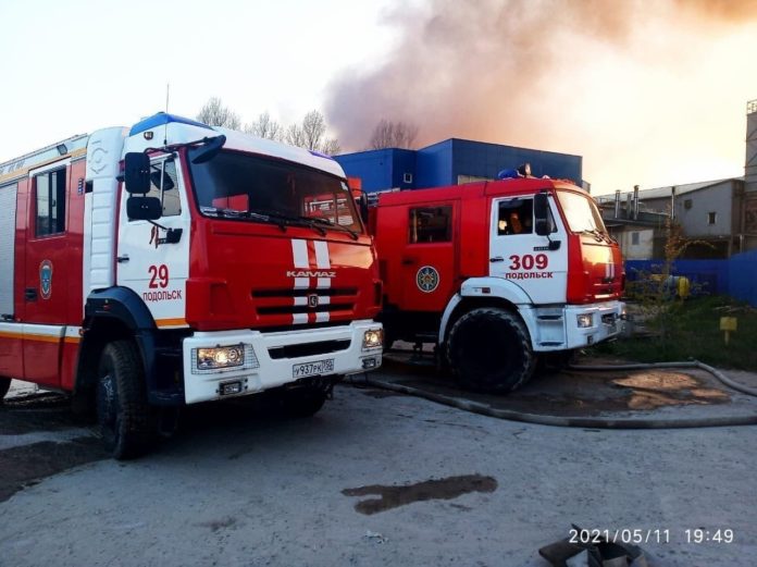 Огнеборцы Подольска устранили пожар на улице Шамотная