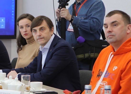 Министр Просвещения РФ Сергей Кравцов встретился в Подольске с родителями школьников из Донбасса