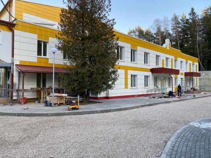 Реконструкция корпуса детско-юношеского оздоровительного центра «Родина» близится к завершению