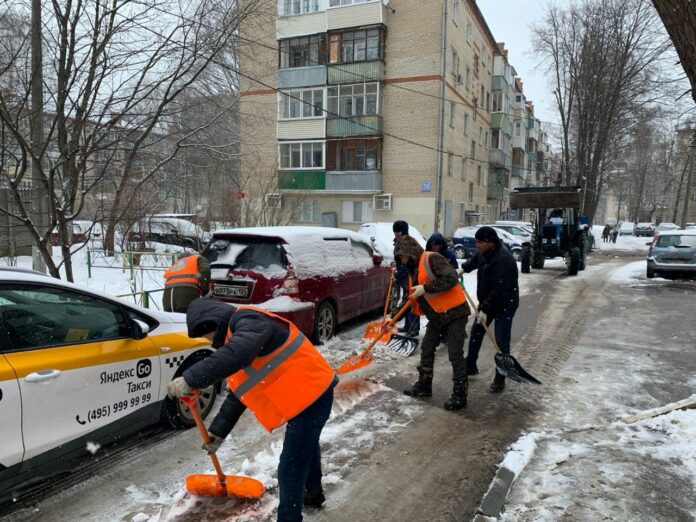 В выходные было очищено от снега около 700 километров автомобильных дорог