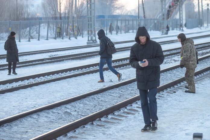 Напоминание о правилах безопасности при переходе железнодорожных путей