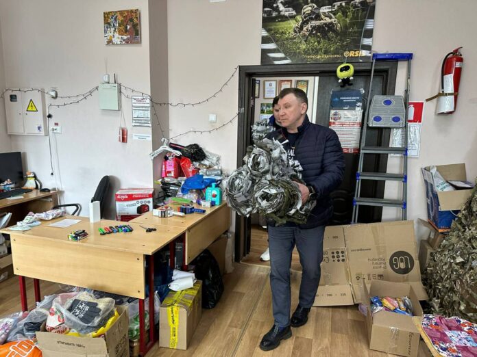 Депутат из Подольска передал в волонтерский центр округа маскировочные сети, а также медикаменты для...