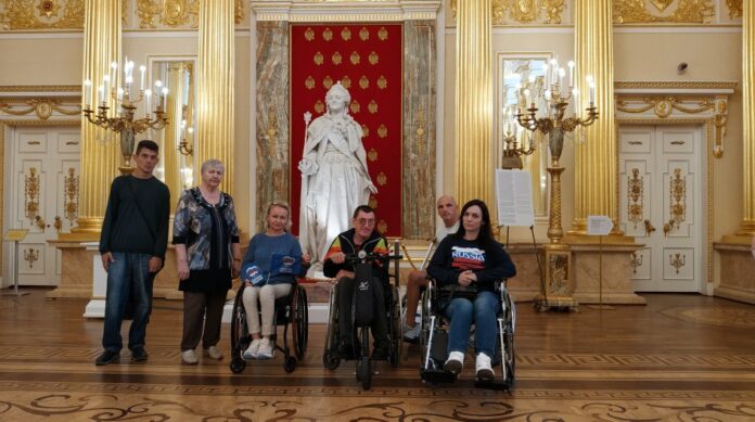 Депутат Совета депутатов горокруга Подольск организовала экскурсию для инвалидов в государственный музей-заповедник «Царицыно»
