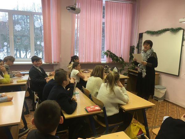 О традициях встречи Нового года рассказали ученикам лицея микрорайона Климовск