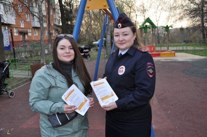 В Подольске полицейские провели профилактическую акцию «Финансовый защитник»