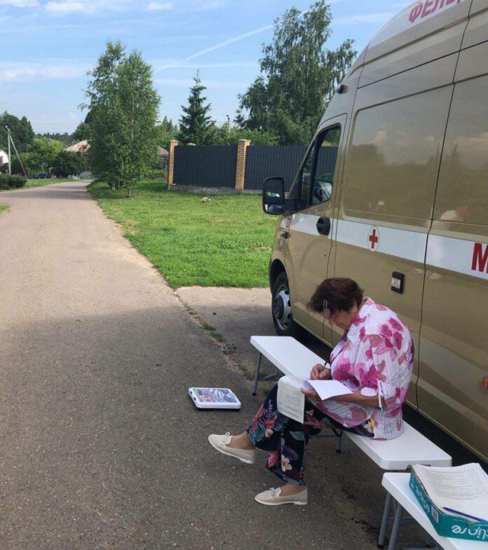 Жители деревни Булатово прошли диспансеризацию в мобильном ФАПе