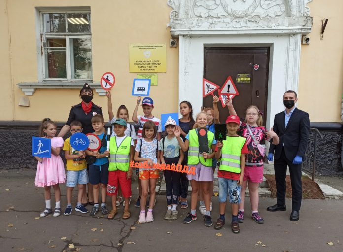 Автоинспекторы провели занятие «Безопасное детство» в Климовском центре «Гармония»