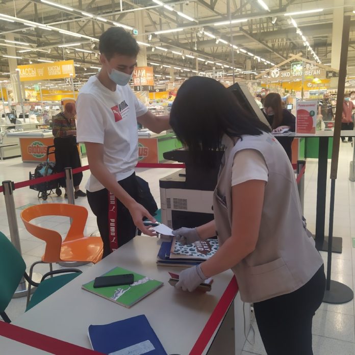 Медикам в Климовске помогают молодежные трудовые бригады