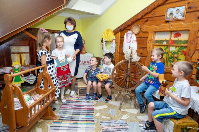 Ведется внедрение нового похода к воспитанию и обучению в климовском детском саду «Радуга»