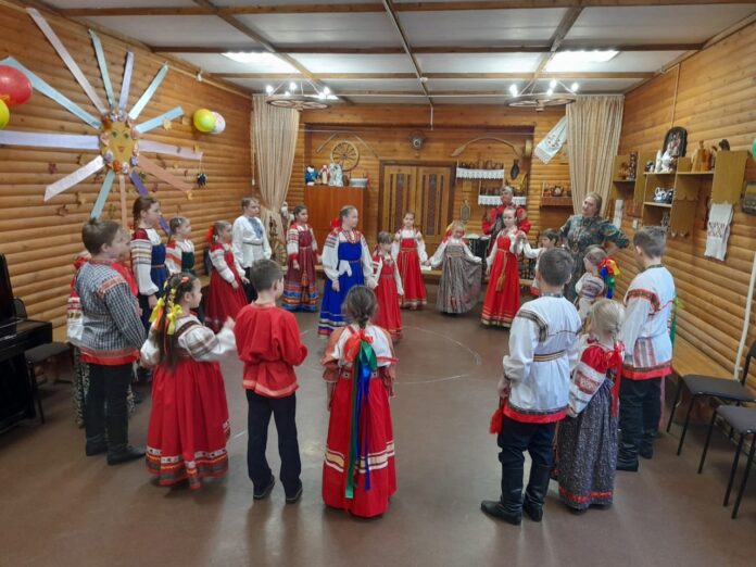 В школе фольклорного искусства «Моя Русь» прошли посиделки «Кузьминки — по осени поминки»