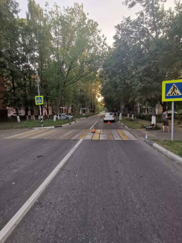 Несовершеннолетний пассажир пострадал, в результате столкновения автомашины и велосипедиста в Подольске