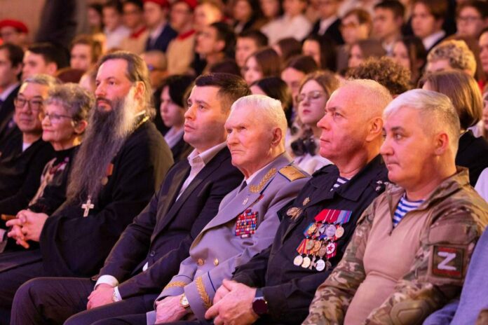 Секретарь подольского отделения партии «Единая Россия» Григорий Артамонов принял участие в уроке мужества