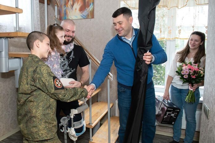 Секретарь подольского отделения партии «Единая Россия» встретился с подольчанином, участником СВО