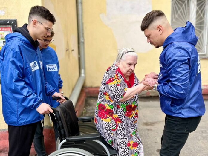 Подольские молодогвардейцы оказали адресную помощь инвалиду
