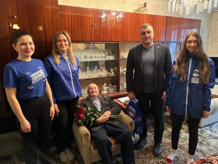 Единороссы Подольска поблагодарили ветерана за мужество в период Великой отечественной войны