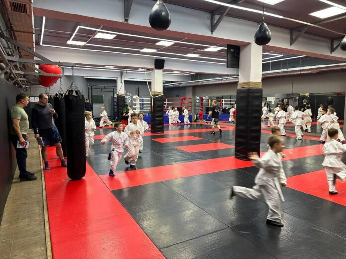 Депутат Юрий стрелков провел очередную тренировку для воспитанников спортивного клуба