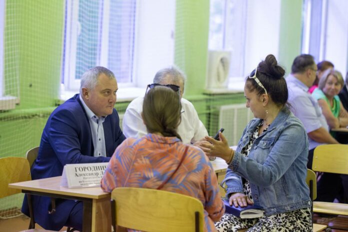 «Выездная администрация» отработала в мкр. Шепчинки