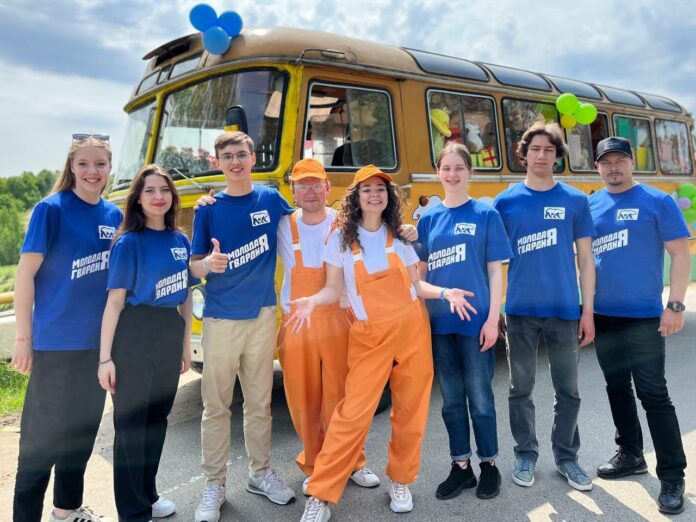 Подольские молодогвардейцы помогли в проведении праздника для детей, проживающих в пункте временного размещения беженцев...