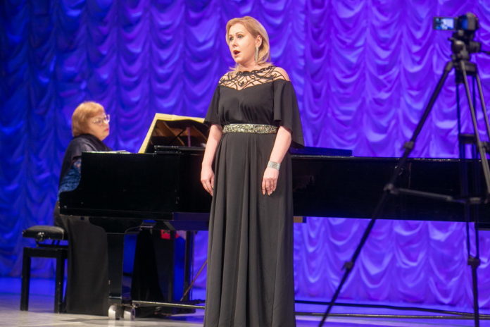 Солисты оперной студии «Dolce Voce» в первый раз вышли на большую сцену Дворца культуры...