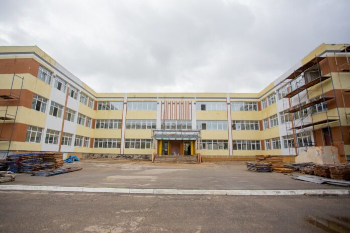 Ход капитального ремонта в лицее № 5 проинспектировал глава Подольска