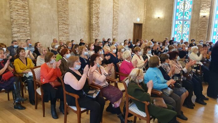 Социальный концерт для участников проекта «Активное долголетие» прошел в КПЦ «Дубровицы»