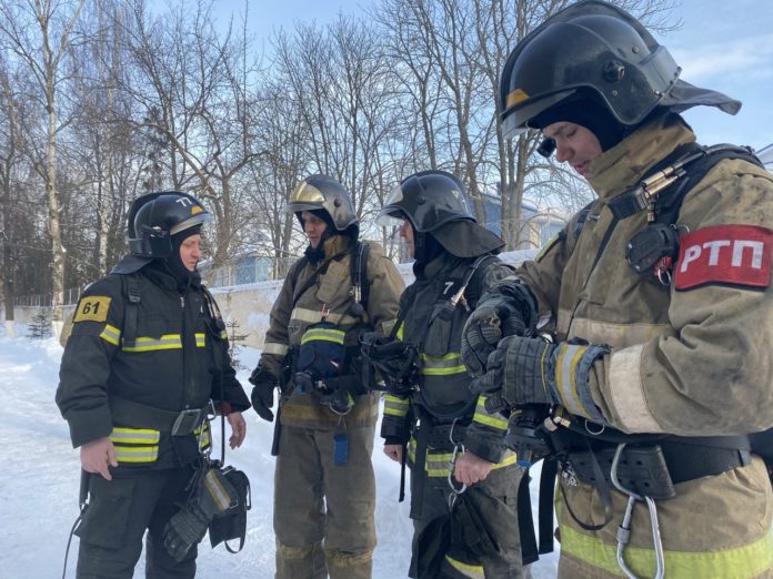 Огнеборцы Подольска  провели занятия в теплодымокамере