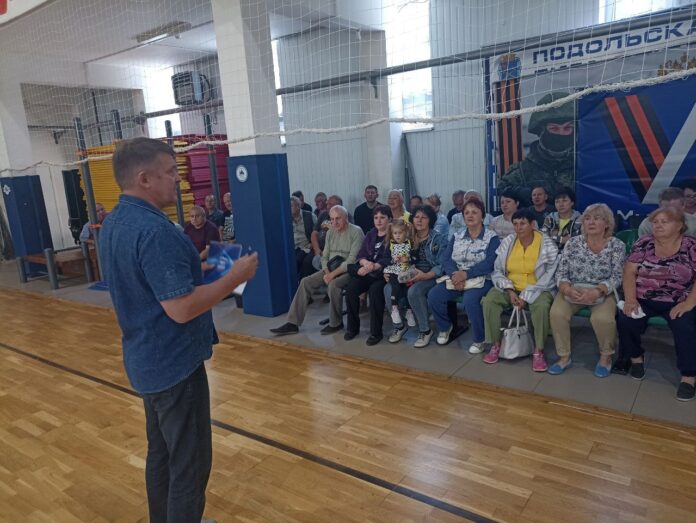 В МБУ ФСК «Заречье» прошла встреча депутата Горсовета с жителями мкр. Климовск