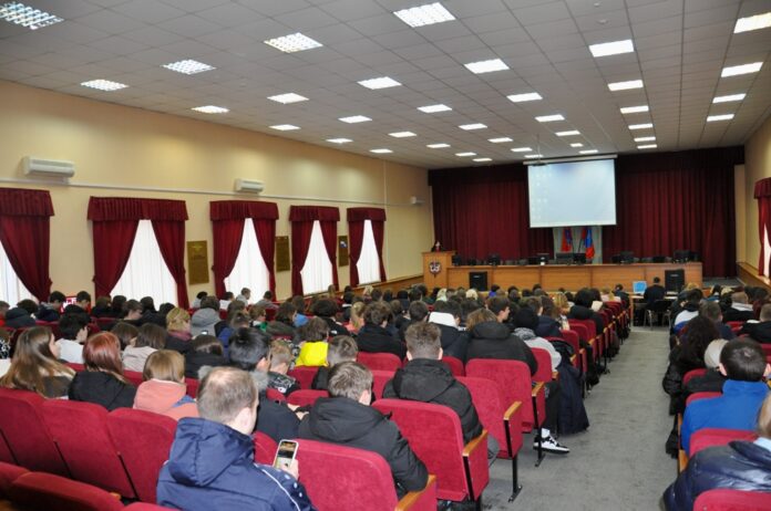 В Подольске полицейские провели День открытых дверей для школьников