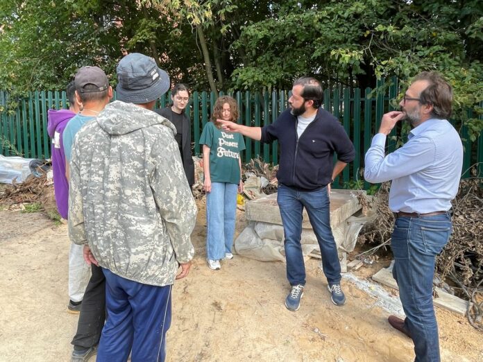 Депутат Горсовета провел встречу с жителями по ул. Веллинга