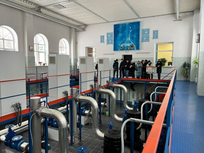 Депутат Совета депутатов совместно с учащимися 10 класса средней школы №24 посетил ВЗУ «Центральный»...