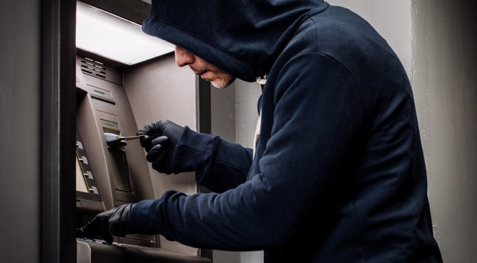 Установлен подозреваемый в карже средств с банковской карты