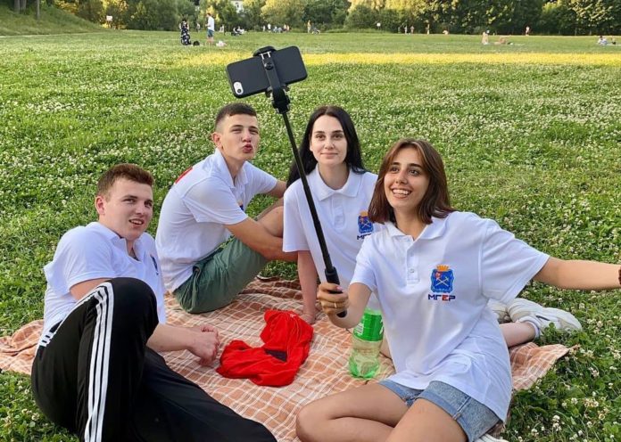 Экологический пикник провели молодогвардейцы совместно с активистами Подольского союза молодежи