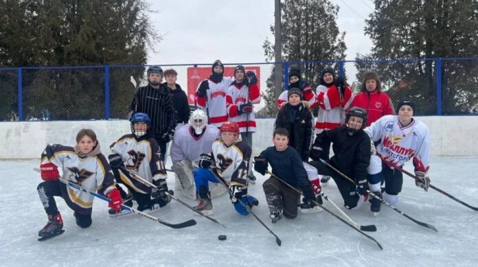 Депутат горсовета принял участие в командной эстафете с элементами хоккея