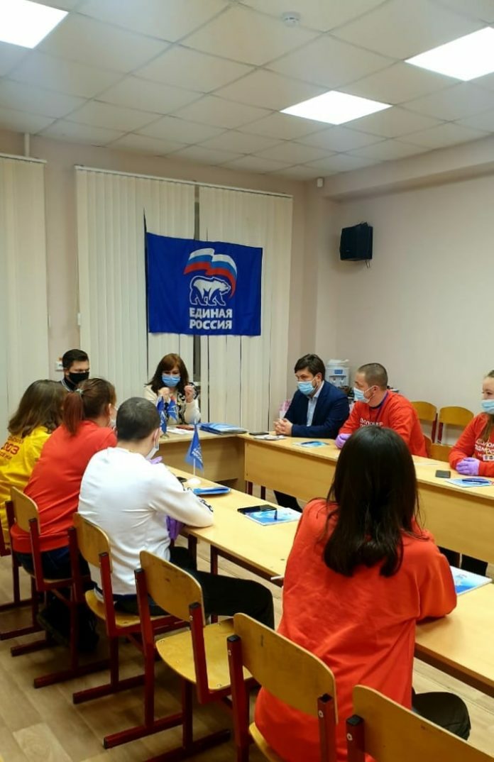 На базе МБУРМ Молодежный центр «Максимум» состоялась встреча с представителями Волонтерского центра