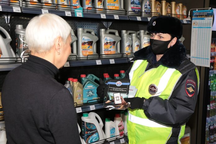 На автозаправочных станциях в Подольске проведены мероприятия раунда «Стоп — гаджет!»