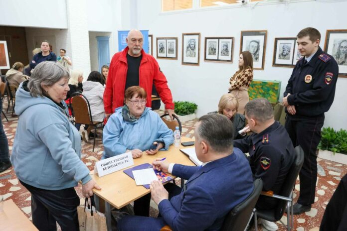 Встреча с жителями прошла во Дворце молодежи