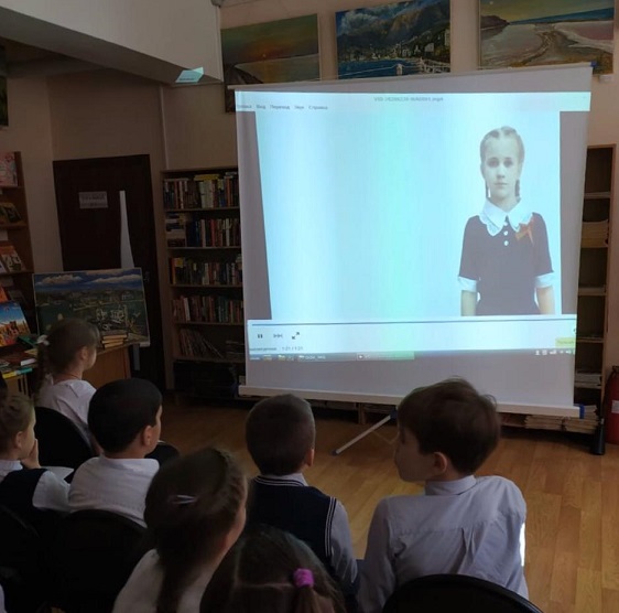 Классный час «Всё обо всём» прошел в Дубровицкой библиотеке № 25