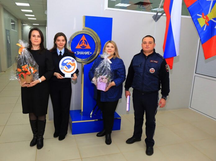 Сотрудники Госавтоинспекции поздравили студентов с праздником и напомнили им о соблюдении правил безопасного нахождения...