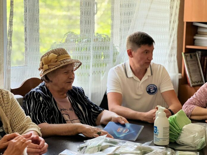 Партийцы провели встречу с местным Советом ветеранов мкрн. Львовский