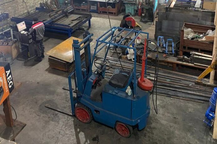 Депутат Глеб Козельцев посетил производство сельскохозяйственной техники ООО «Посевная компания»