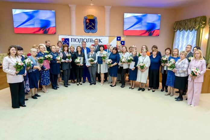 Однопартийцы поздравили лучших педагогов округа