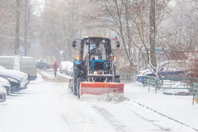 О переносе первого весеннего субботника в связи с неблагоприятными погодными условиями сообщил Дмитрий Жариков