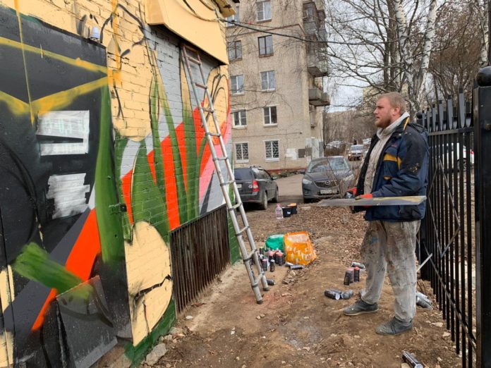 У школы № 18 имени Подольских курсантов появится композиция граффити