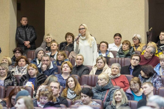 Руководство администрации провело встречу с жителями микрорайона Климовск