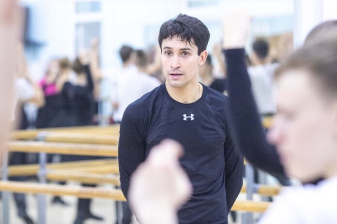 В Образцовой хореографической студии «Фламинго» прошла творческая встреча с Рамилем Мехдиевым