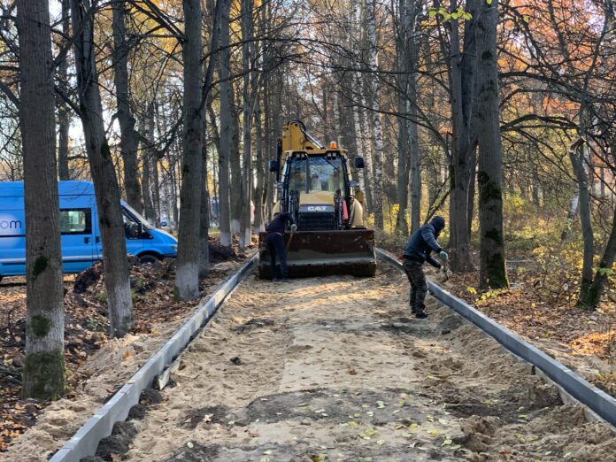 Продолжается капитальный ремонт тротуаров вдоль улицы Победы в Климовске