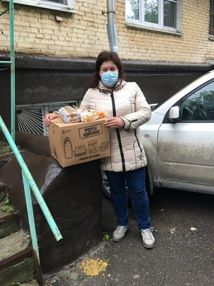 Активисты молодежных и общественных организаций Городского округа Подольск осуществляют доставку продуктовых наборов пенсионерам и...