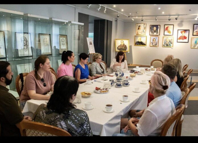 Руководитель фракции «Единая Россия» Любовь Ушанева встретилась с родителями и жёнами участников СВО